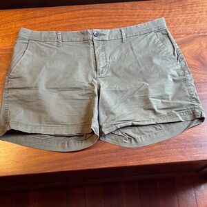 Old Navy Olive Green Women's Casual Cotton Bermuda Shorts